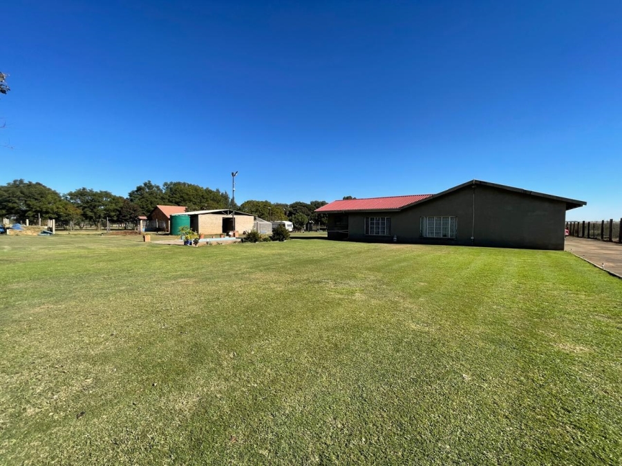 7 Bedroom Property for Sale in Hillside Gauteng