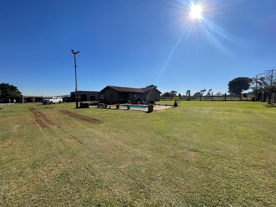 7 Bedroom Property for Sale in Hillside Gauteng