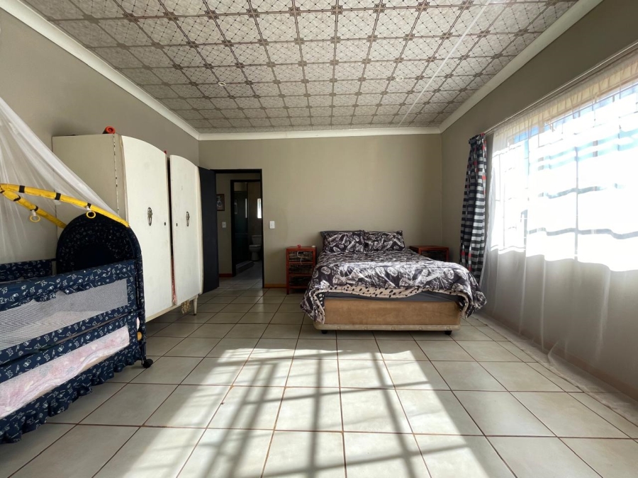 7 Bedroom Property for Sale in Hillside Gauteng