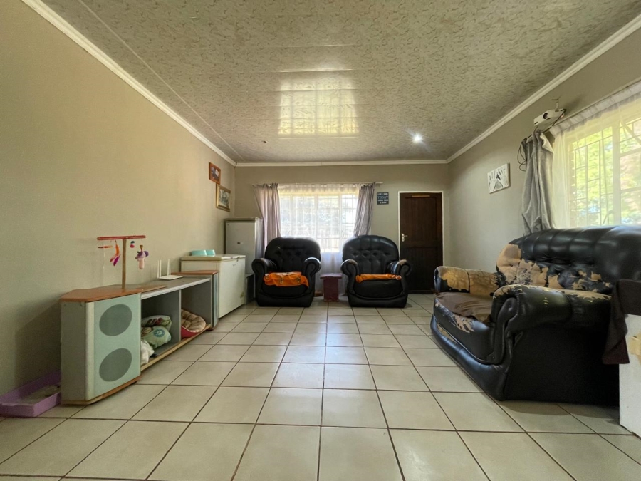7 Bedroom Property for Sale in Hillside Gauteng