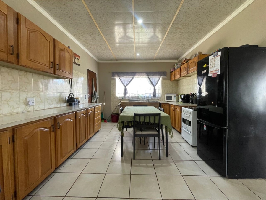7 Bedroom Property for Sale in Hillside Gauteng