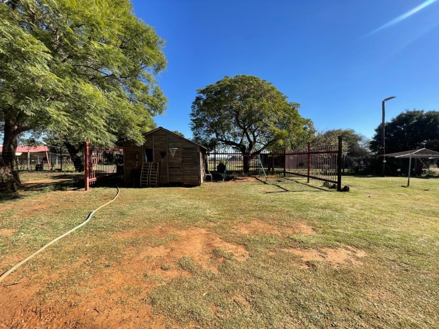 7 Bedroom Property for Sale in Hillside Gauteng