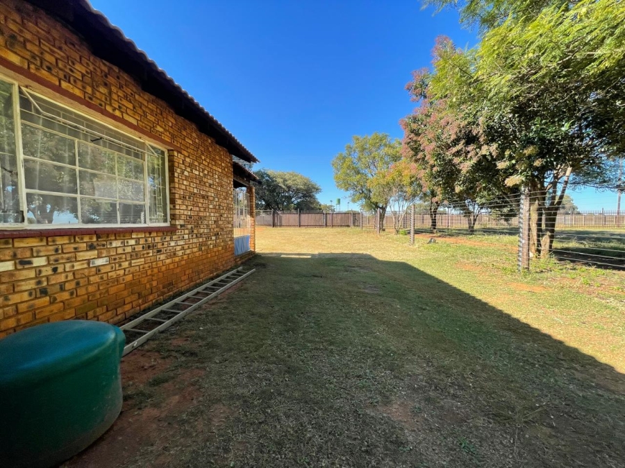 7 Bedroom Property for Sale in Hillside Gauteng