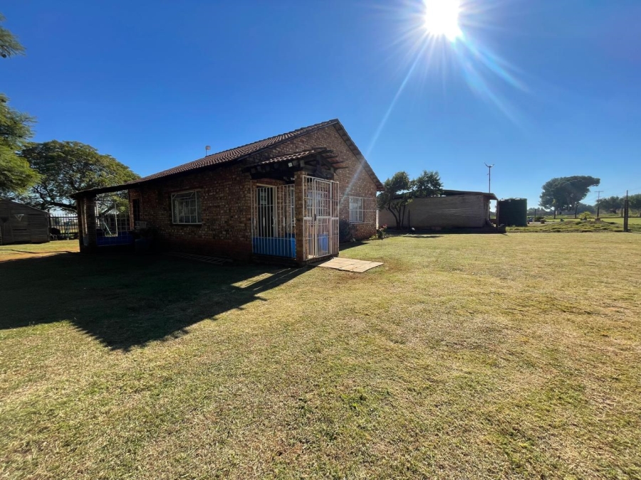 7 Bedroom Property for Sale in Hillside Gauteng