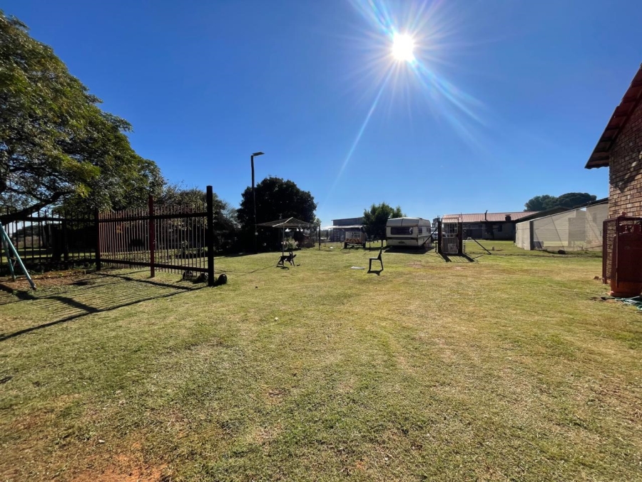 7 Bedroom Property for Sale in Hillside Gauteng