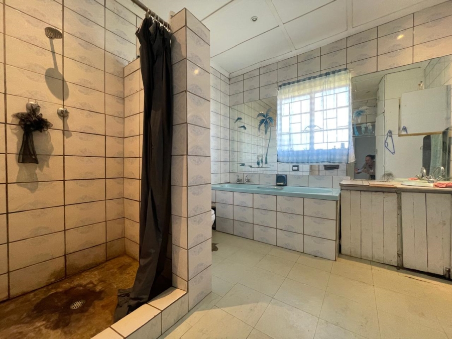 7 Bedroom Property for Sale in Hillside Gauteng