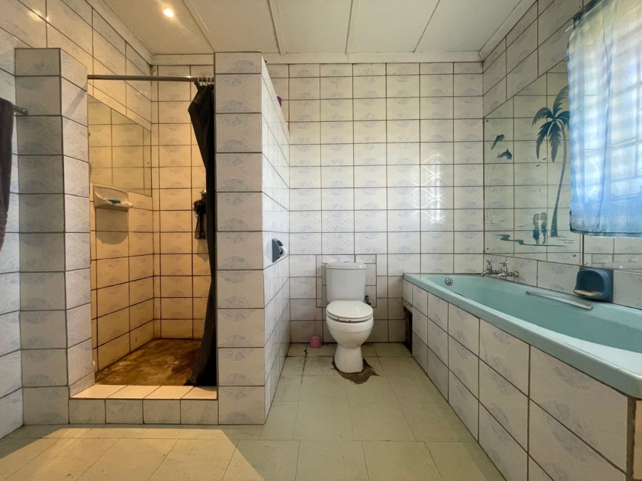 7 Bedroom Property for Sale in Hillside Gauteng