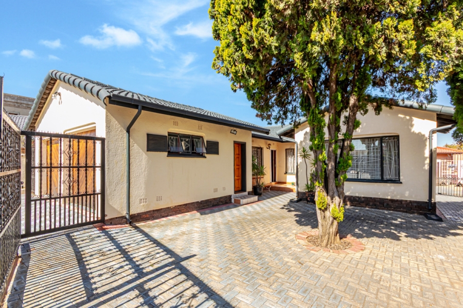 4 Bedroom Property for Sale in Diepkloof Gauteng