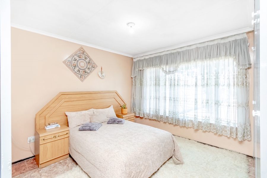 4 Bedroom Property for Sale in Diepkloof Gauteng