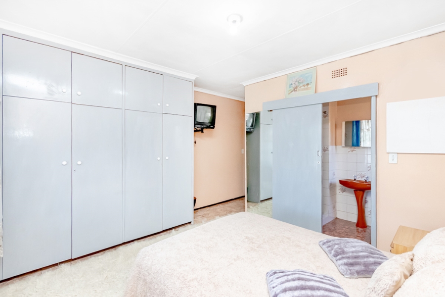 4 Bedroom Property for Sale in Diepkloof Gauteng