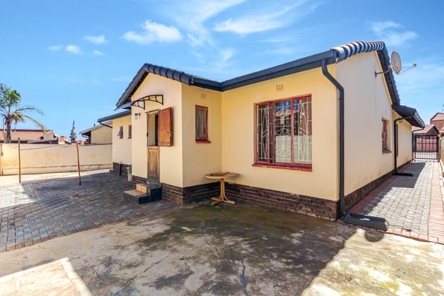 4 Bedroom Property for Sale in Diepkloof Gauteng