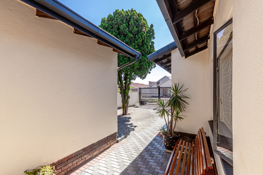 4 Bedroom Property for Sale in Diepkloof Gauteng