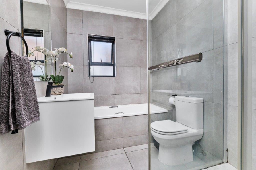 2 Bedroom Property for Sale in Ferndale Gauteng