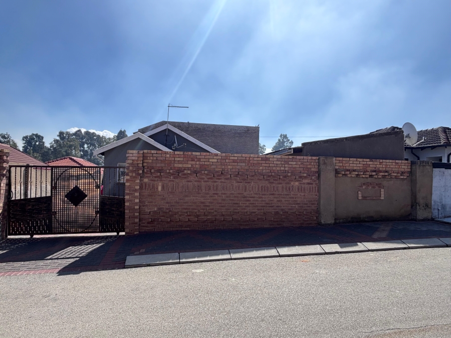 2 Bedroom Property for Sale in Naturena Gauteng