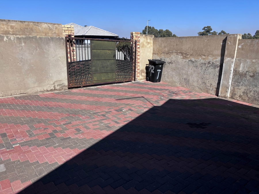 2 Bedroom Property for Sale in Naturena Gauteng