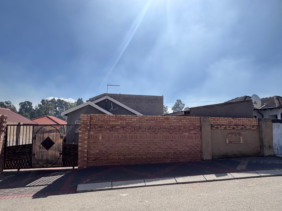 2 Bedroom Property for Sale in Naturena Gauteng