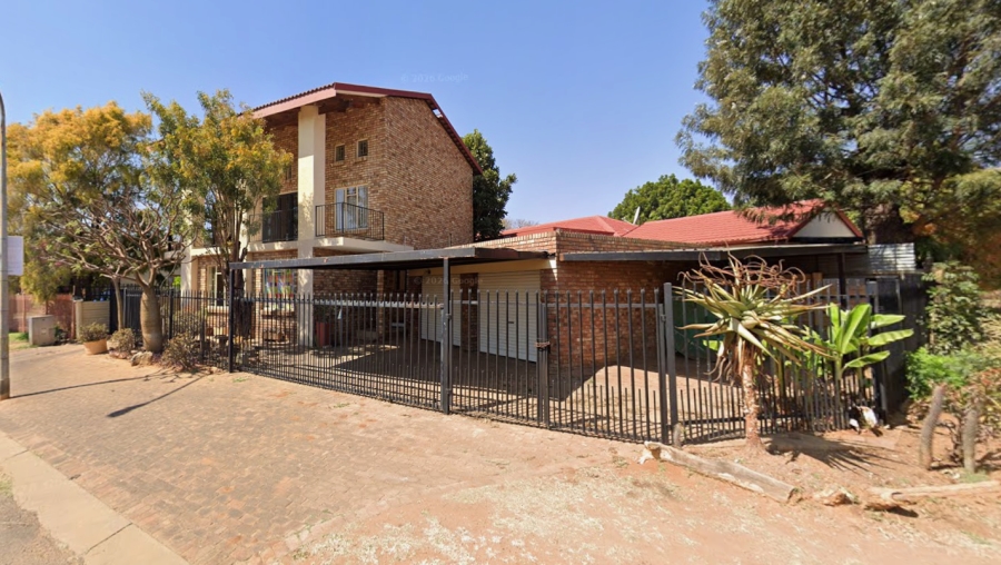 17 Bedroom Property for Sale in Magalieskruin Gauteng