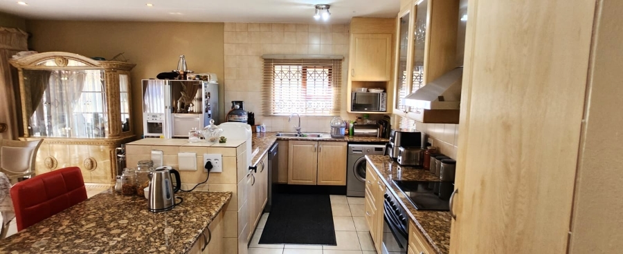 4 Bedroom Property for Sale in Mulbarton Gauteng