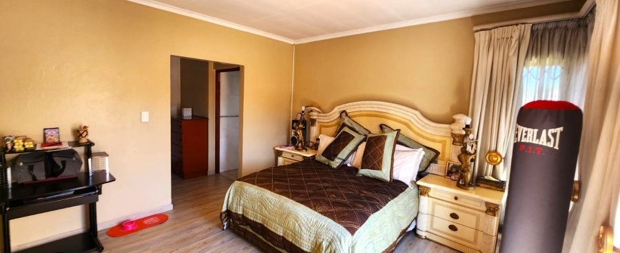 4 Bedroom Property for Sale in Mulbarton Gauteng