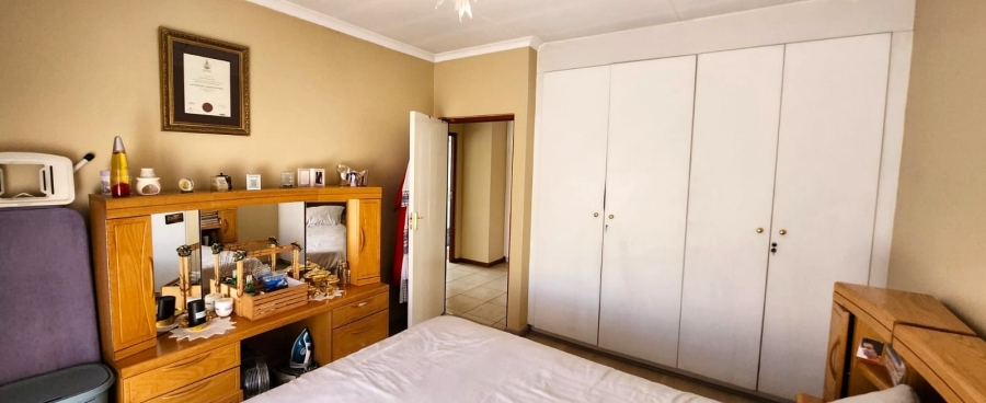 4 Bedroom Property for Sale in Mulbarton Gauteng