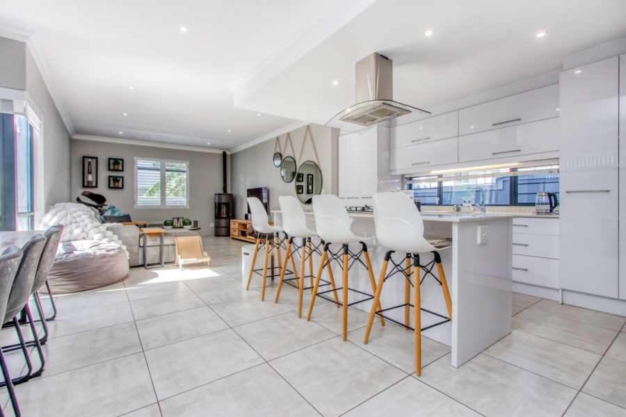 4 Bedroom Property for Sale in Broadacres Gauteng