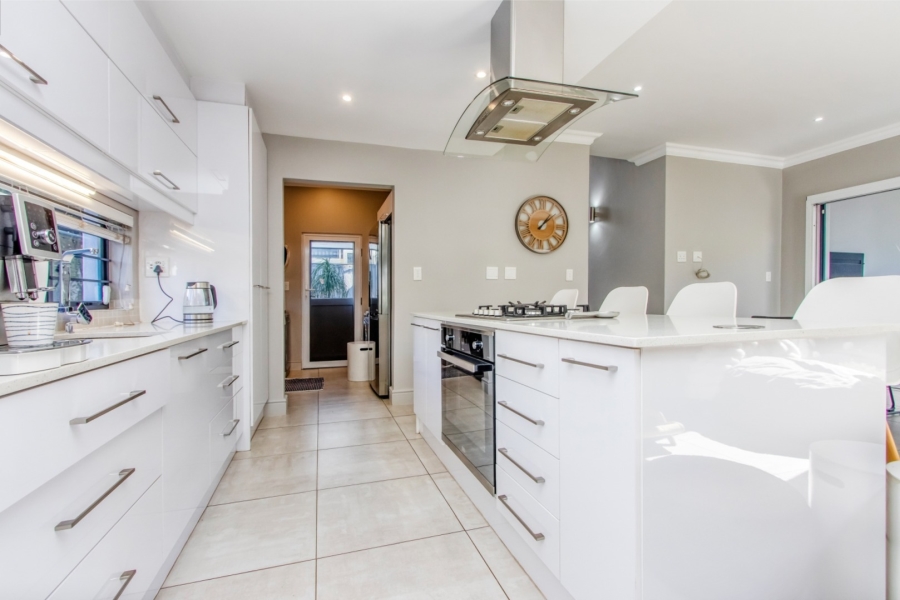 4 Bedroom Property for Sale in Broadacres Gauteng
