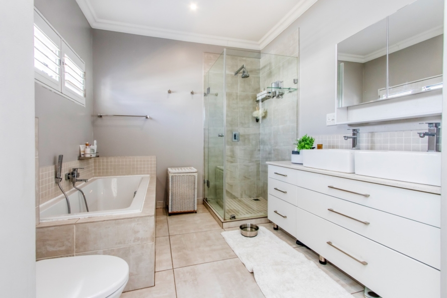 4 Bedroom Property for Sale in Broadacres Gauteng