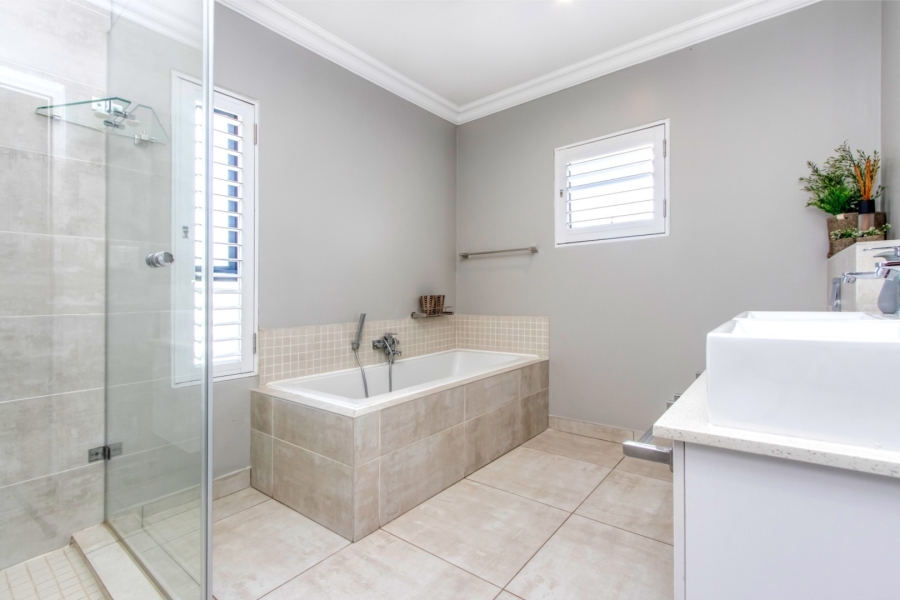 4 Bedroom Property for Sale in Broadacres Gauteng