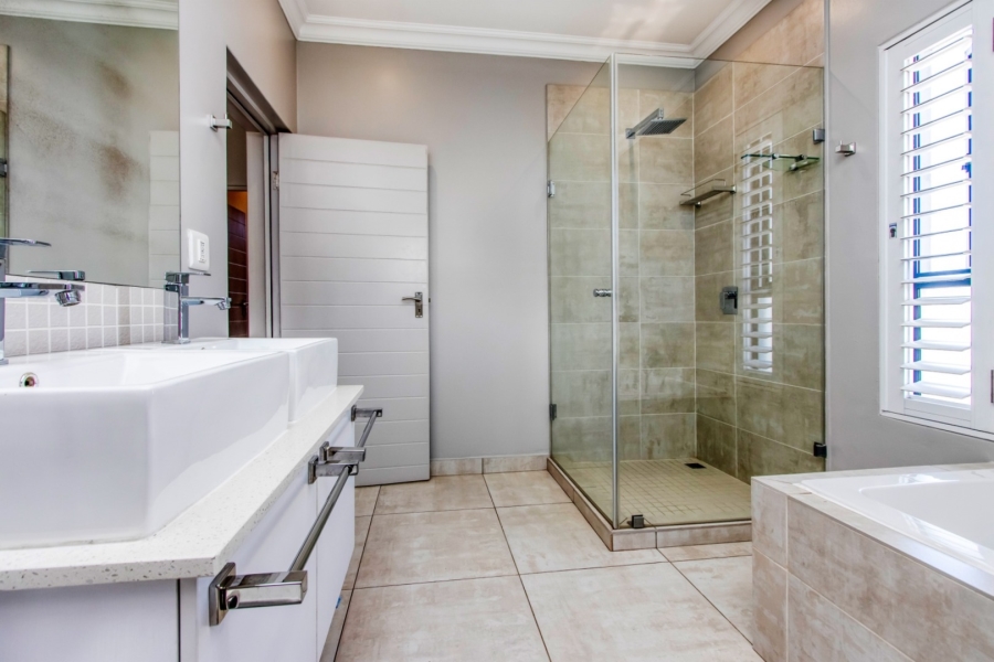 4 Bedroom Property for Sale in Broadacres Gauteng