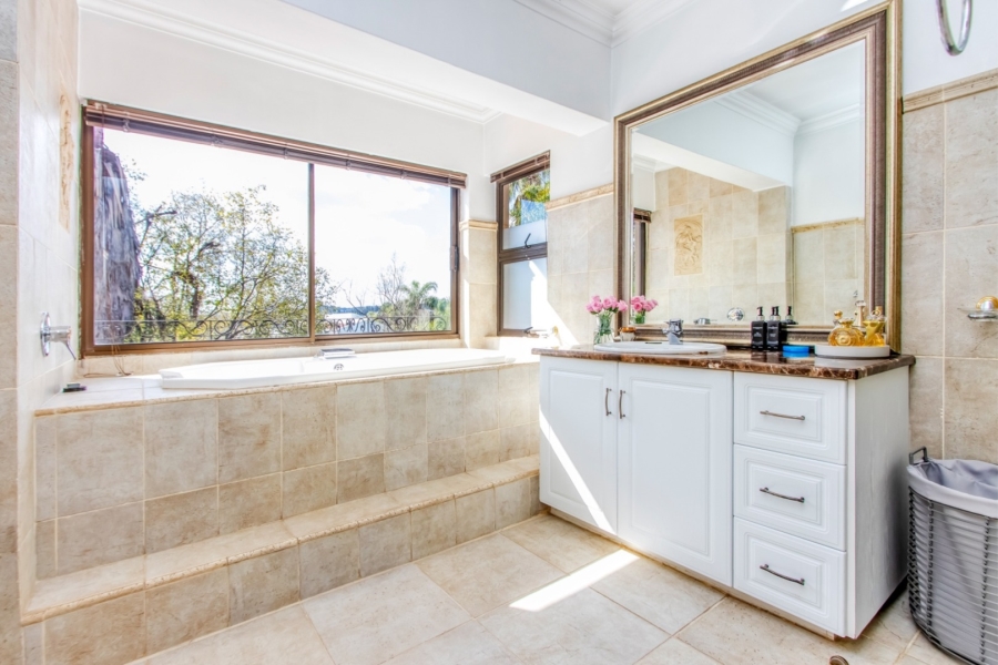 5 Bedroom Property for Sale in Dainfern Golf Estate Gauteng