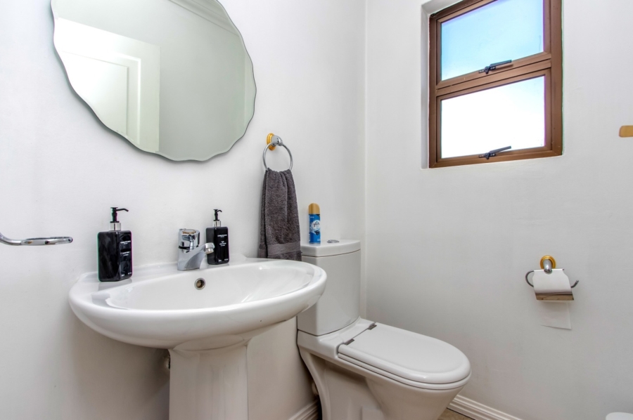 5 Bedroom Property for Sale in Dainfern Golf Estate Gauteng