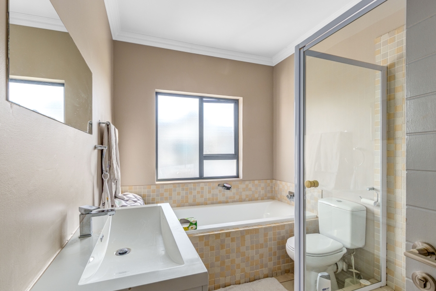 4 Bedroom Property for Sale in Copperleaf Estate Gauteng