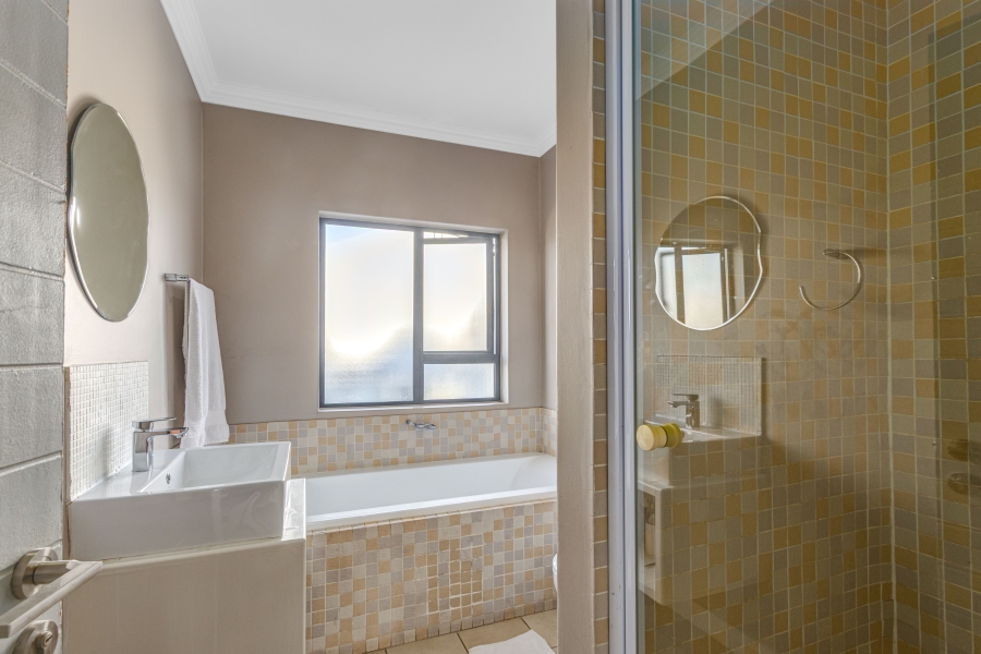 4 Bedroom Property for Sale in Copperleaf Estate Gauteng
