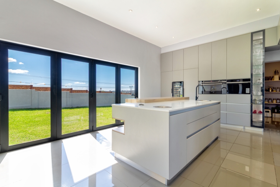 5 Bedroom Property for Sale in Blue Valley Golf Estate Gauteng
