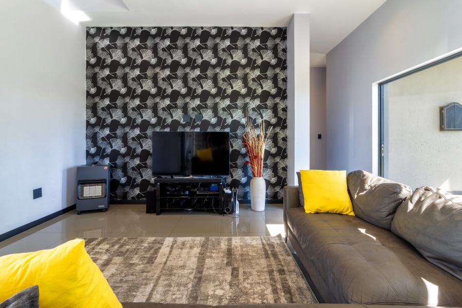 5 Bedroom Property for Sale in Blue Valley Golf Estate Gauteng