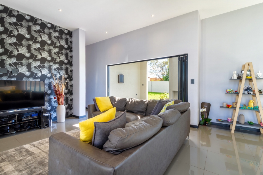 5 Bedroom Property for Sale in Blue Valley Golf Estate Gauteng