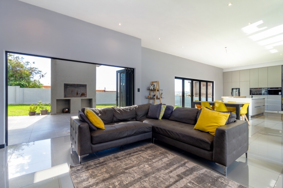5 Bedroom Property for Sale in Blue Valley Golf Estate Gauteng