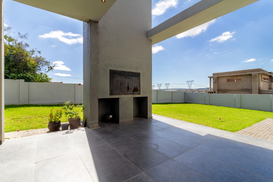 5 Bedroom Property for Sale in Blue Valley Golf Estate Gauteng