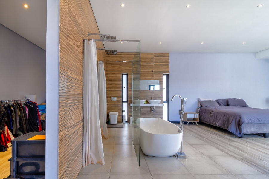 5 Bedroom Property for Sale in Blue Valley Golf Estate Gauteng