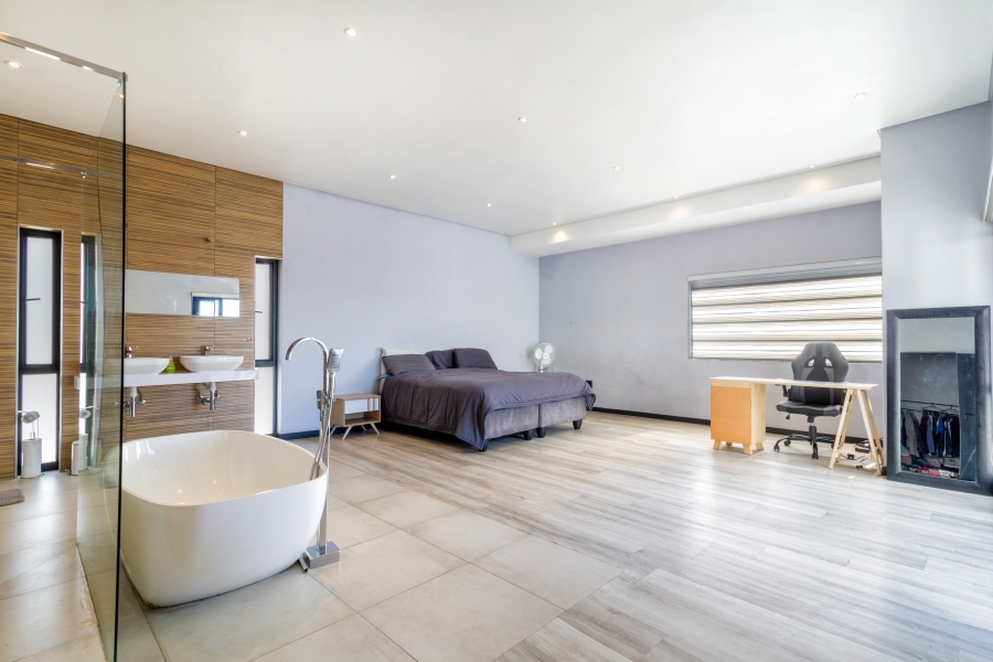 5 Bedroom Property for Sale in Blue Valley Golf Estate Gauteng