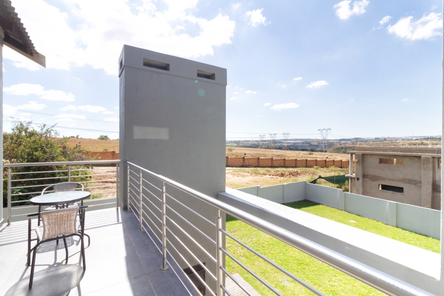 5 Bedroom Property for Sale in Blue Valley Golf Estate Gauteng