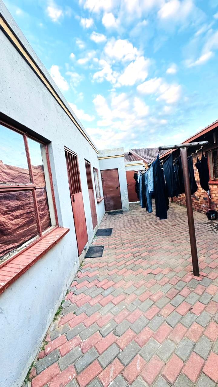 5 Bedroom Property for Sale in Tsakane Ext 11 Gauteng