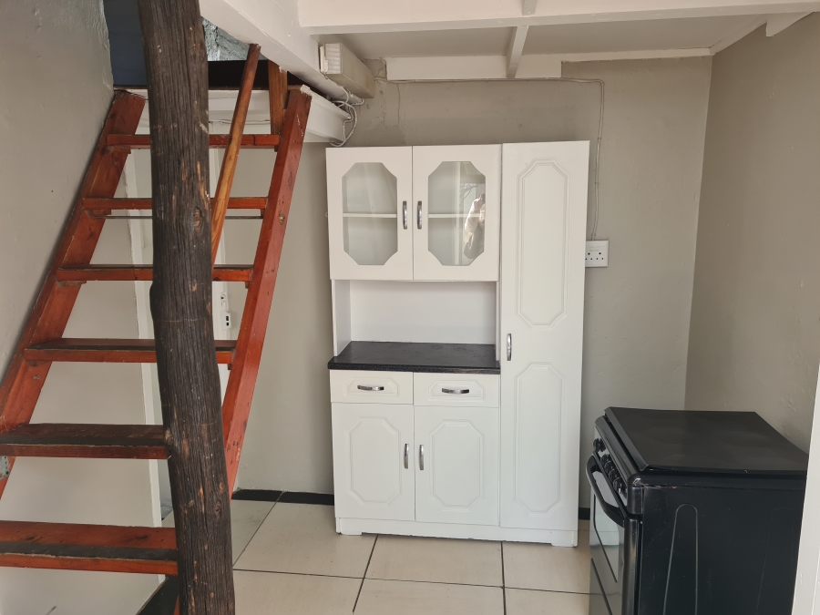To Let 1 Bedroom Property for Rent in Discovery Gauteng