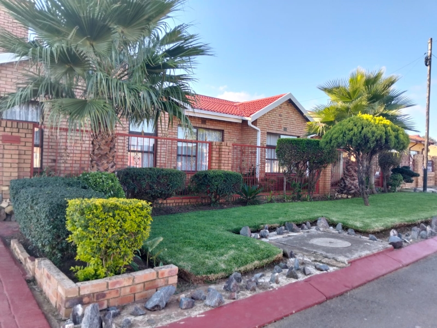 3 Bedroom Property for Sale in Mohlakeng Gauteng
