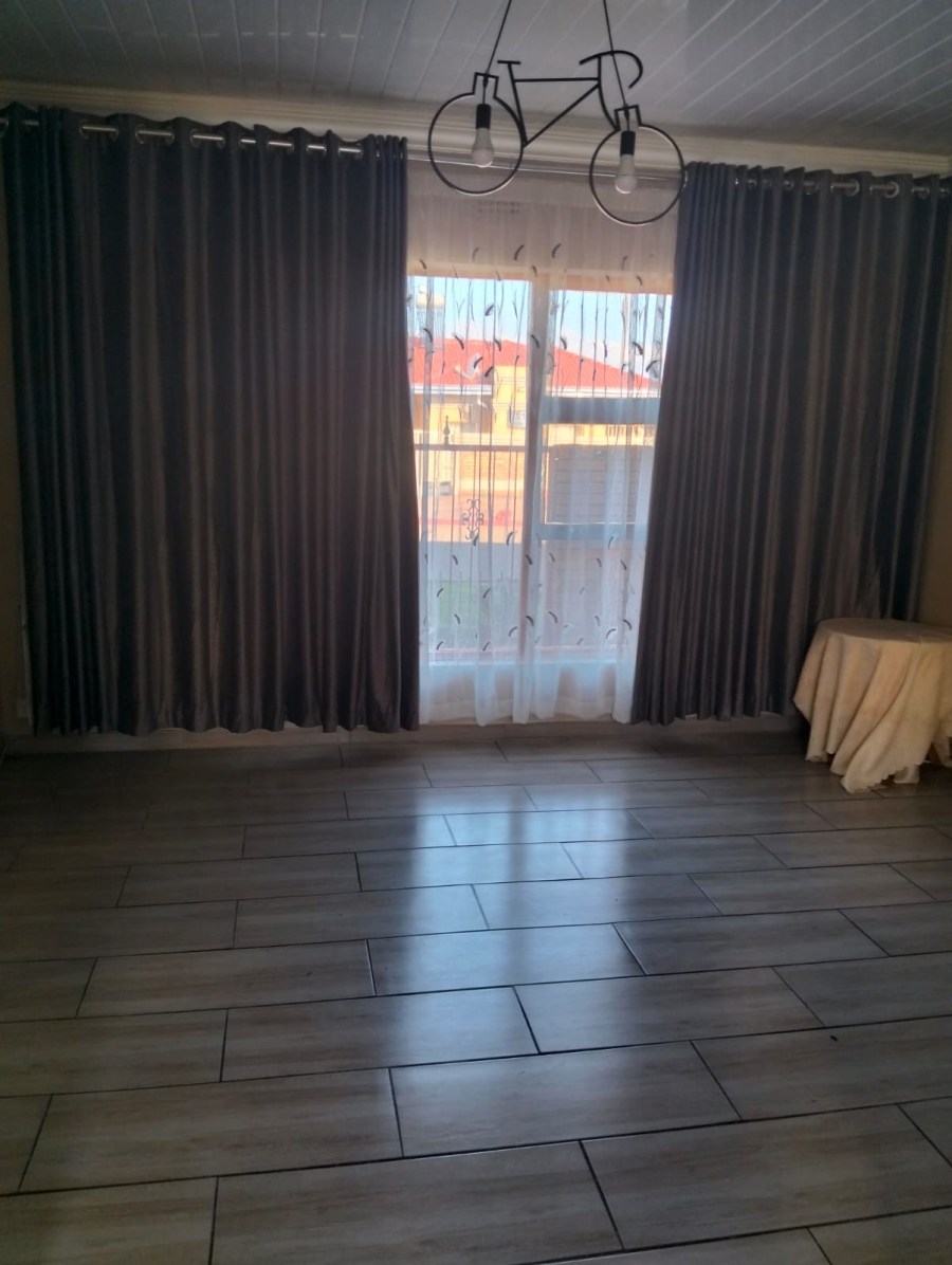 3 Bedroom Property for Sale in Mohlakeng Gauteng