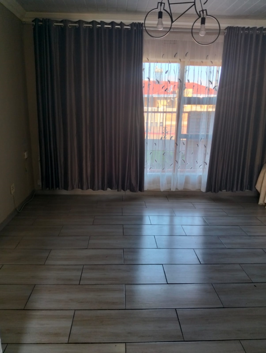 3 Bedroom Property for Sale in Mohlakeng Gauteng