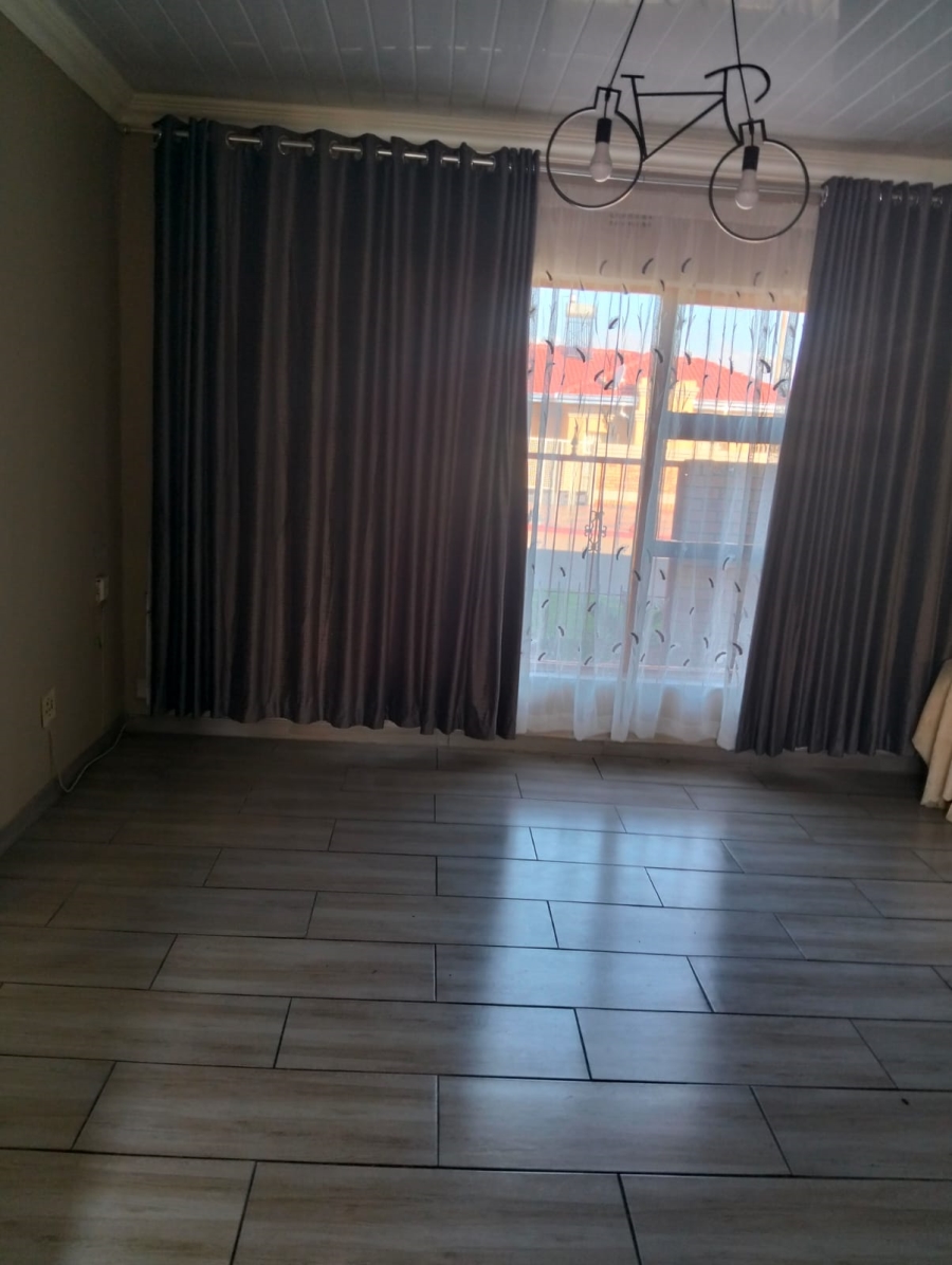 3 Bedroom Property for Sale in Mohlakeng Gauteng