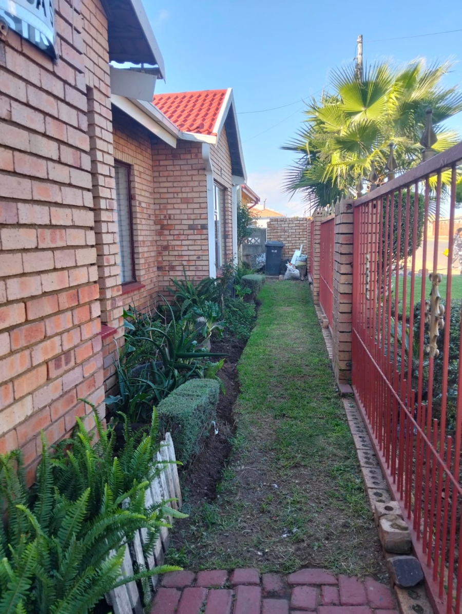 3 Bedroom Property for Sale in Mohlakeng Gauteng