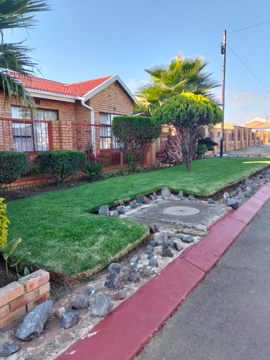 3 Bedroom Property for Sale in Mohlakeng Gauteng