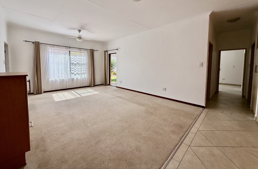 2 Bedroom Property for Sale in The Retreat Gauteng